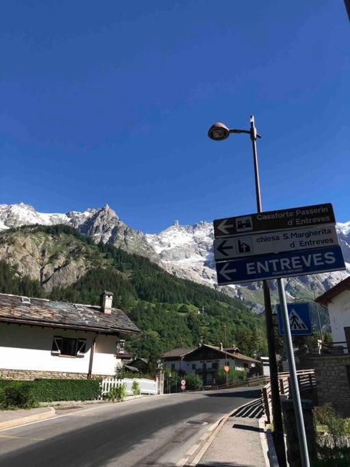 Appartamenti Vista Monte Bianco Courmayeur-Entreves Eksteriør billede